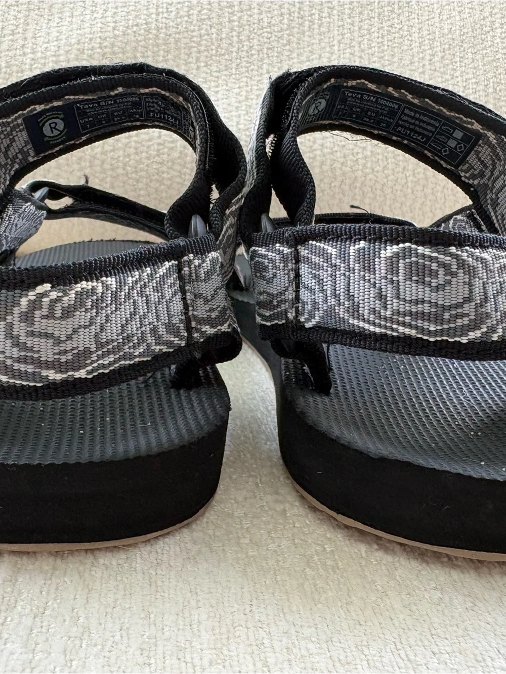Teva Original Universal Sandals Gray Pattern Women’s 9 Men’s 7